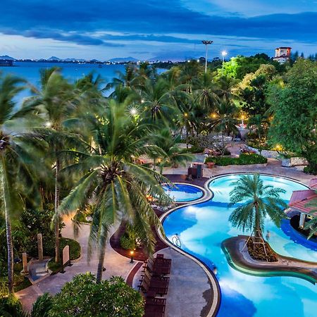 Cholchan Pattaya Beach Resort - Sha Extra Plus Bagian luar foto The pool at the Royal Paradise Hotel & Spa