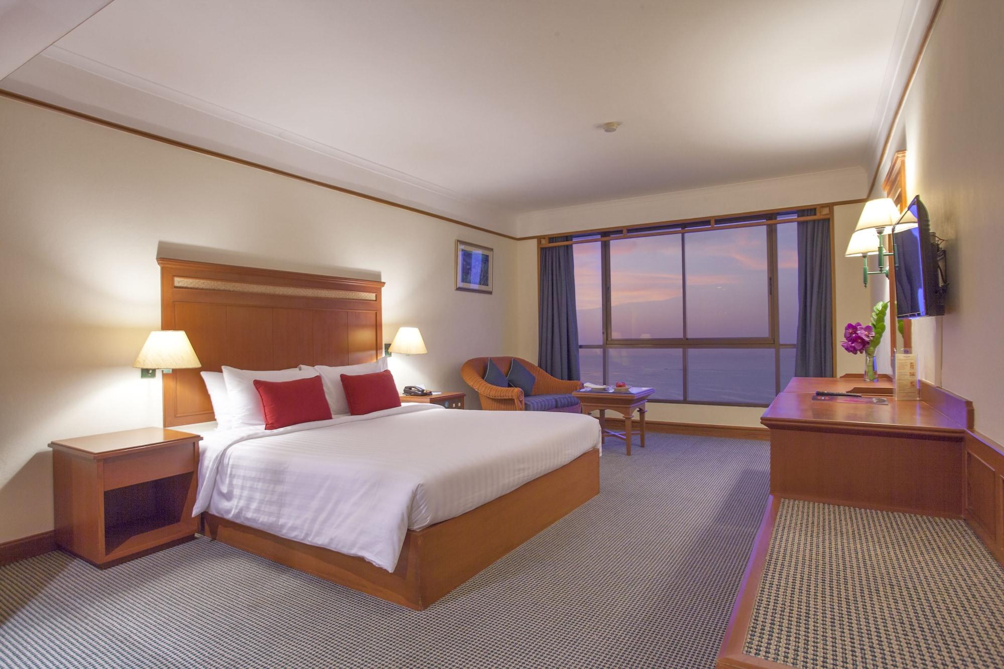 Cholchan Pattaya Beach Resort - Sha Extra Plus Bagian luar foto Deluxe Ocean View Room