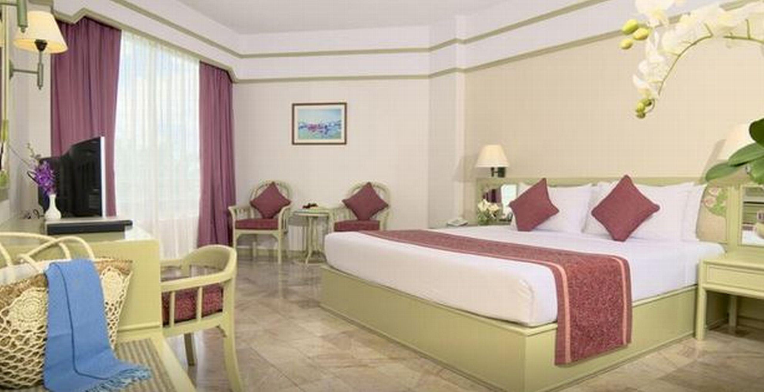 Cholchan Pattaya Beach Resort - Sha Extra Plus Bagian luar foto A room at the hotel