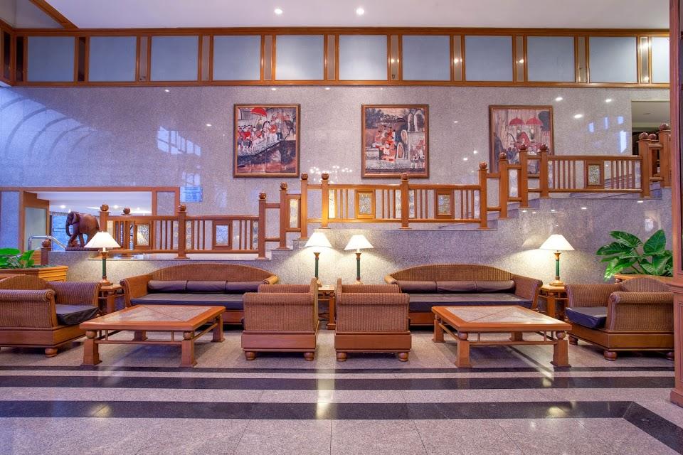 Cholchan Pattaya Beach Resort - Sha Extra Plus Bagian luar foto Lobby