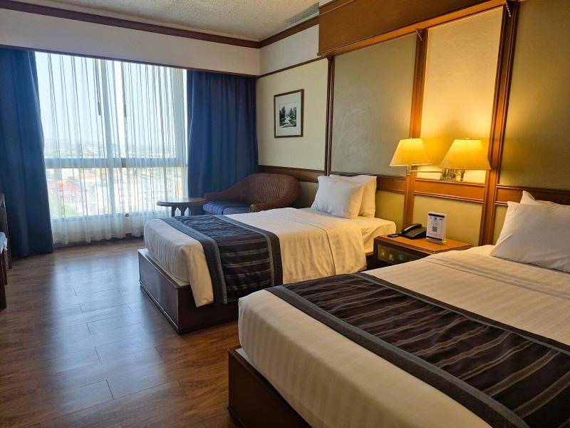 Cholchan Pattaya Beach Resort - Sha Extra Plus Bagian luar foto