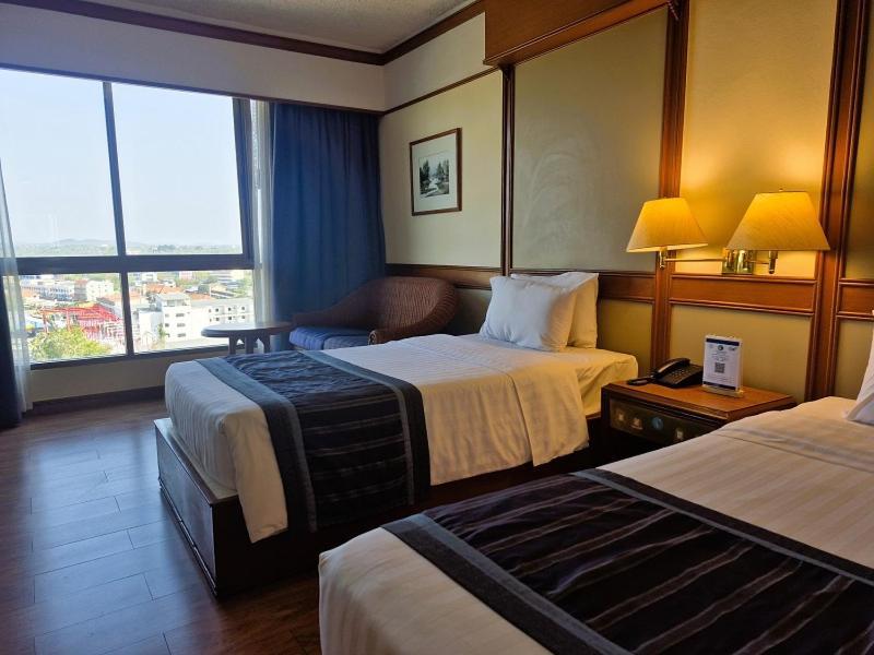 Cholchan Pattaya Beach Resort - Sha Extra Plus Bagian luar foto