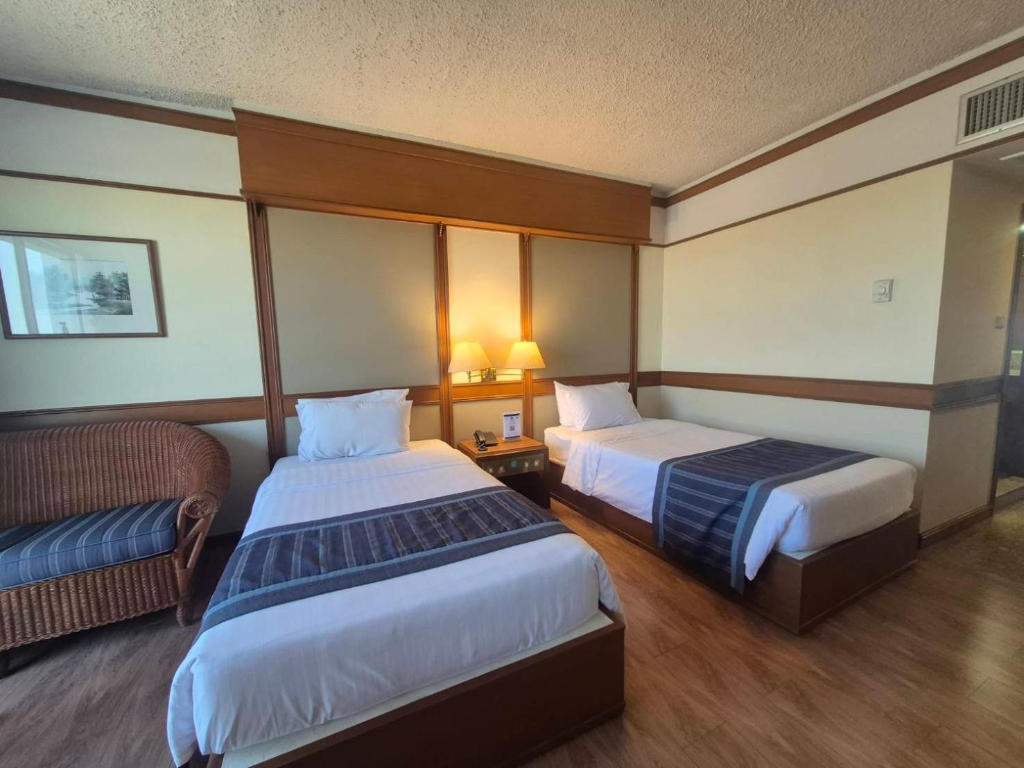 Cholchan Pattaya Beach Resort - Sha Extra Plus Bagian luar foto