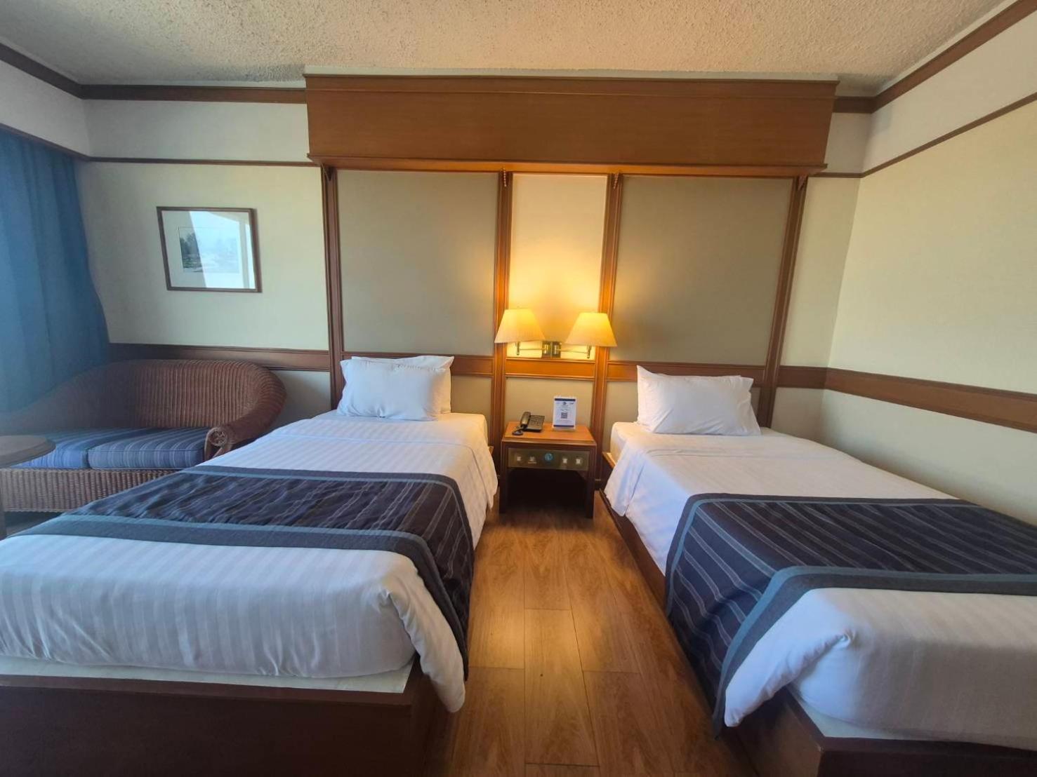 Cholchan Pattaya Beach Resort - Sha Extra Plus Bagian luar foto