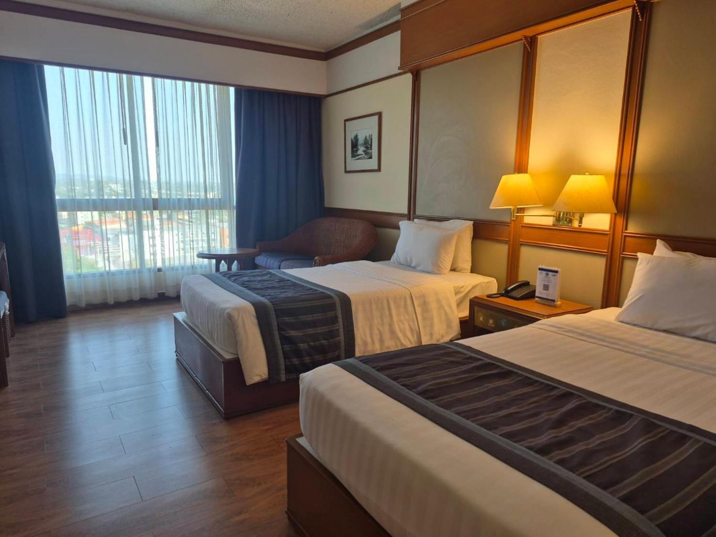Cholchan Pattaya Beach Resort - Sha Extra Plus Bagian luar foto