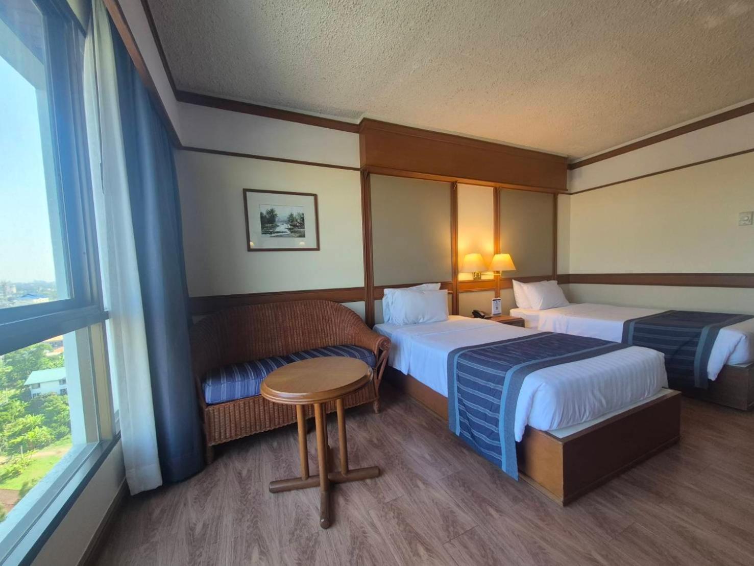 Cholchan Pattaya Beach Resort - Sha Extra Plus Bagian luar foto