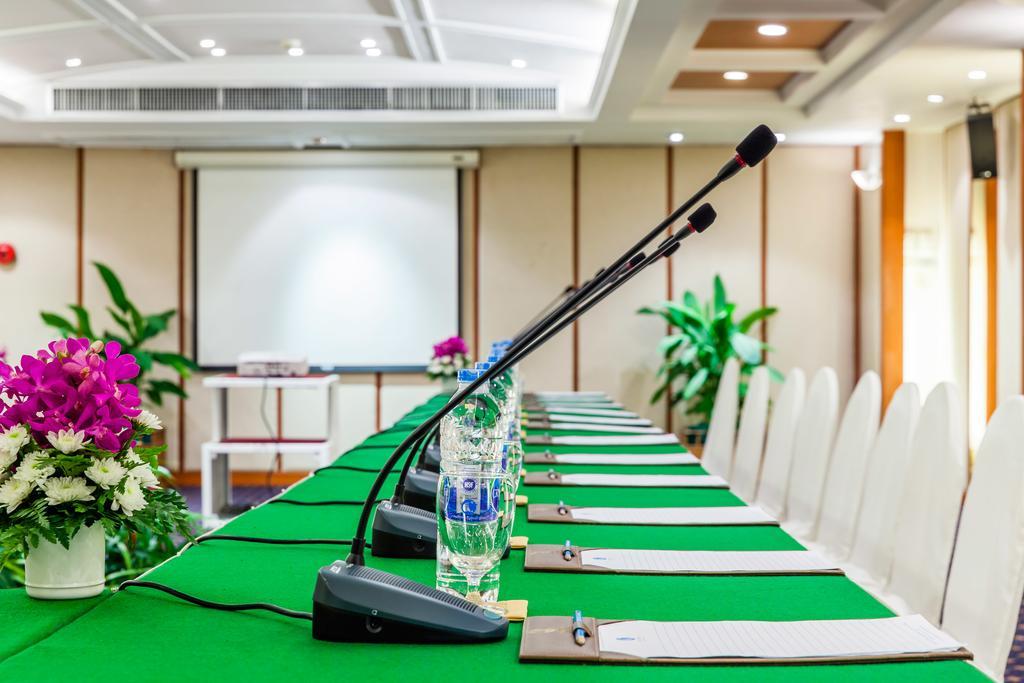 Cholchan Pattaya Beach Resort - Sha Extra Plus Bagian luar foto A conference room with microphones