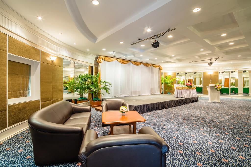 Cholchan Pattaya Beach Resort - Sha Extra Plus Bagian luar foto The ballroom