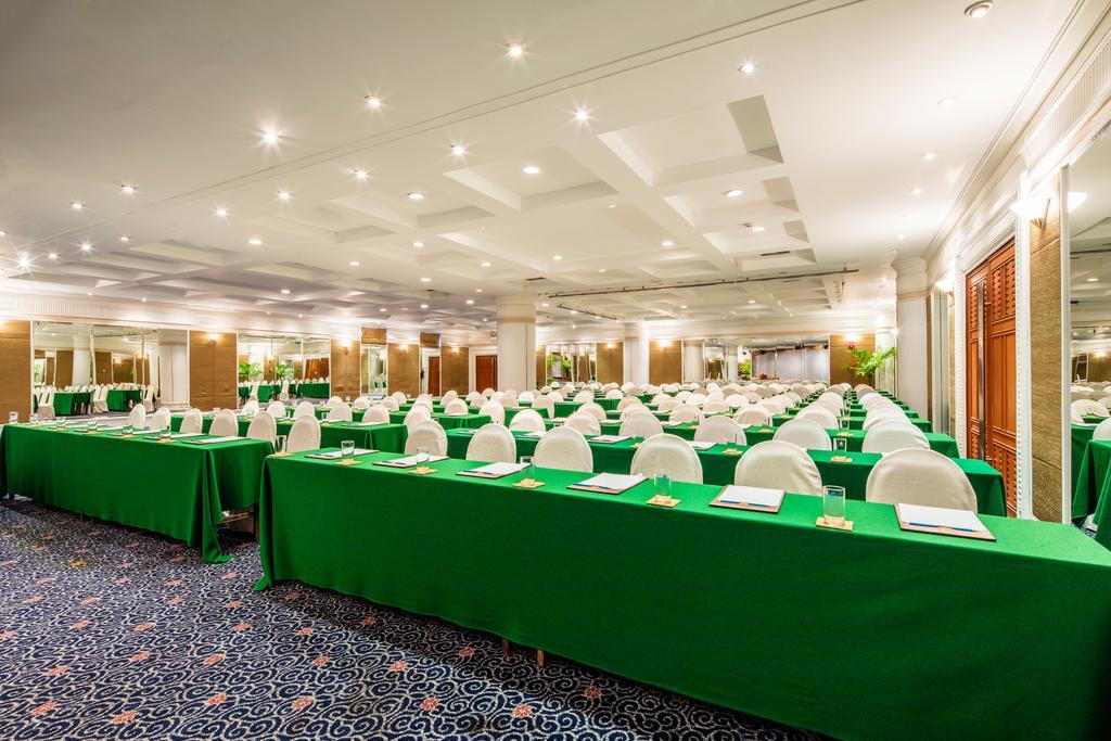 Cholchan Pattaya Beach Resort - Sha Extra Plus Bagian luar foto Meeting room