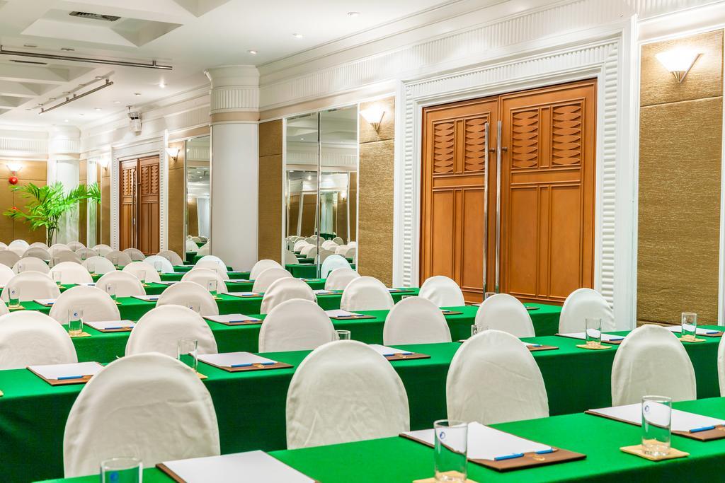 Cholchan Pattaya Beach Resort - Sha Extra Plus Bagian luar foto Meeting room