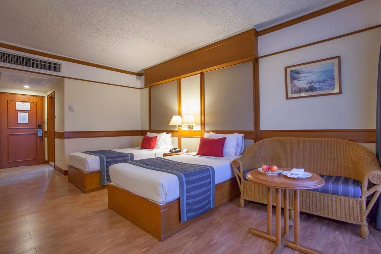 Cholchan Pattaya Beach Resort - Sha Extra Plus Bagian luar foto
