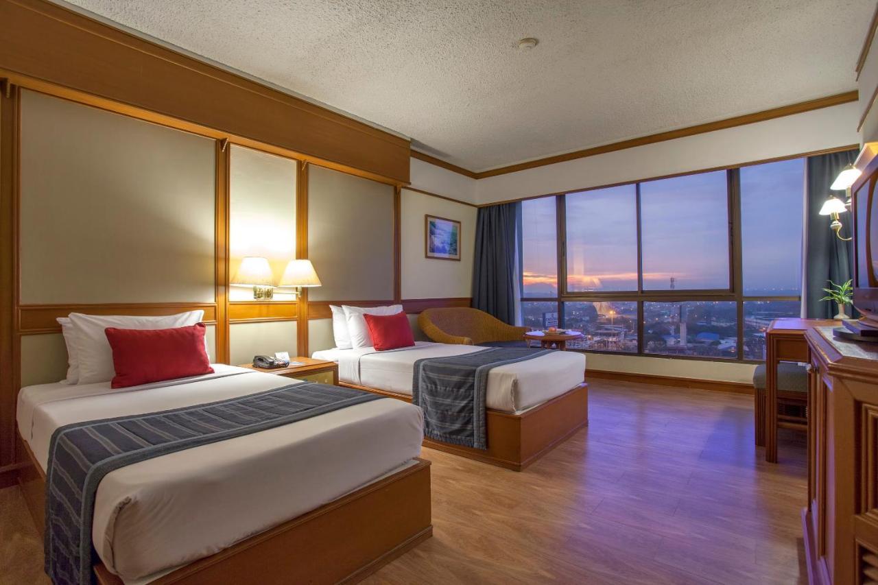 Cholchan Pattaya Beach Resort - Sha Extra Plus Bagian luar foto Deluxe Room