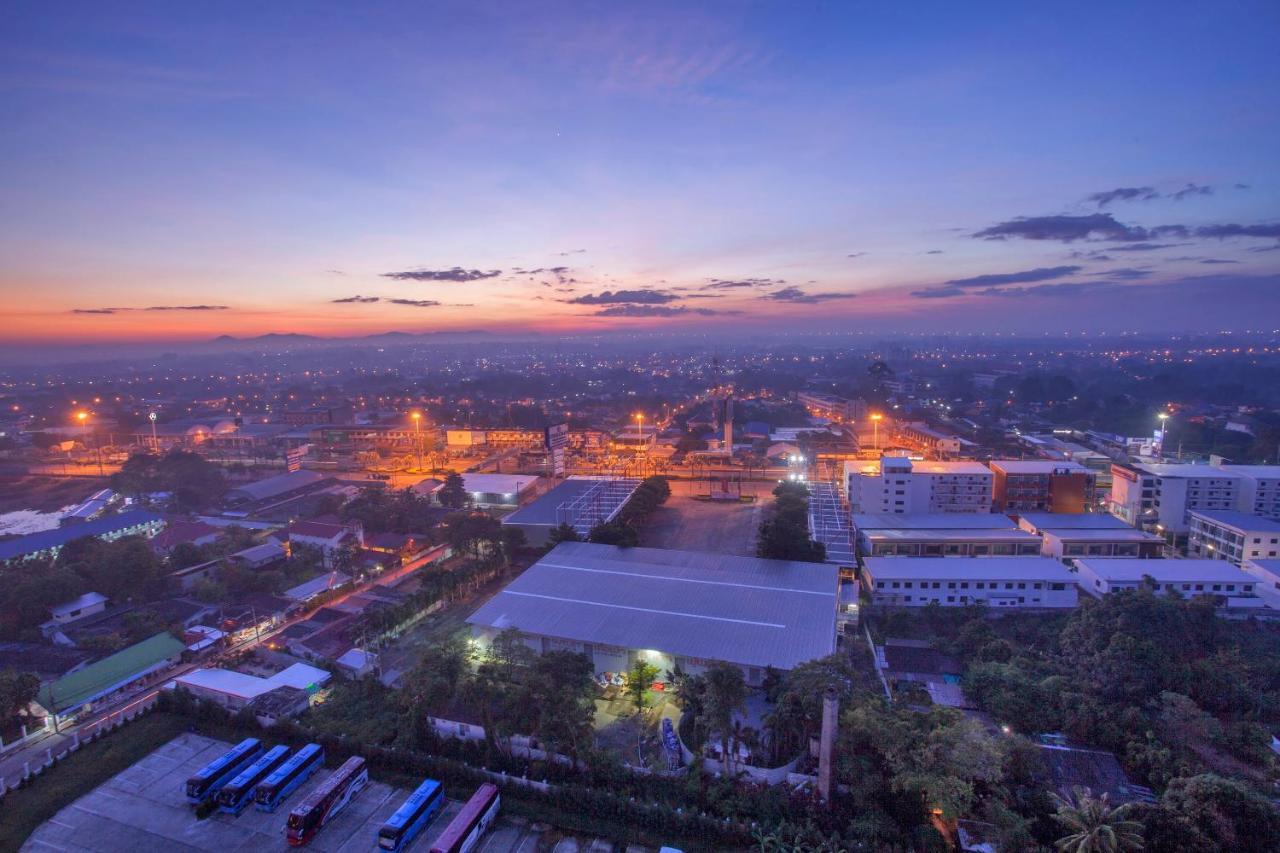 Cholchan Pattaya Beach Resort - Sha Extra Plus Bagian luar foto Aerial view of the city